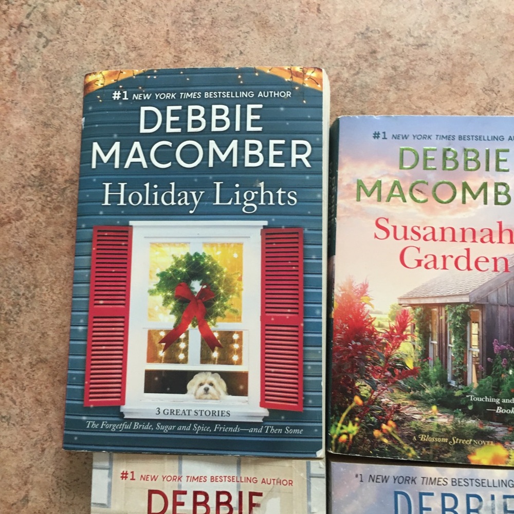 Debbie Macomber Book Collection - Picture 2 of 10